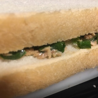 ツナマヨ醤油と小葱のサンドイッチ